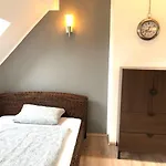 Grosses Monteurhaus Zur Alleinigen Nutzung In Duisburg - Maximal 6 Personen - 4 Schlafzimmer Apartment